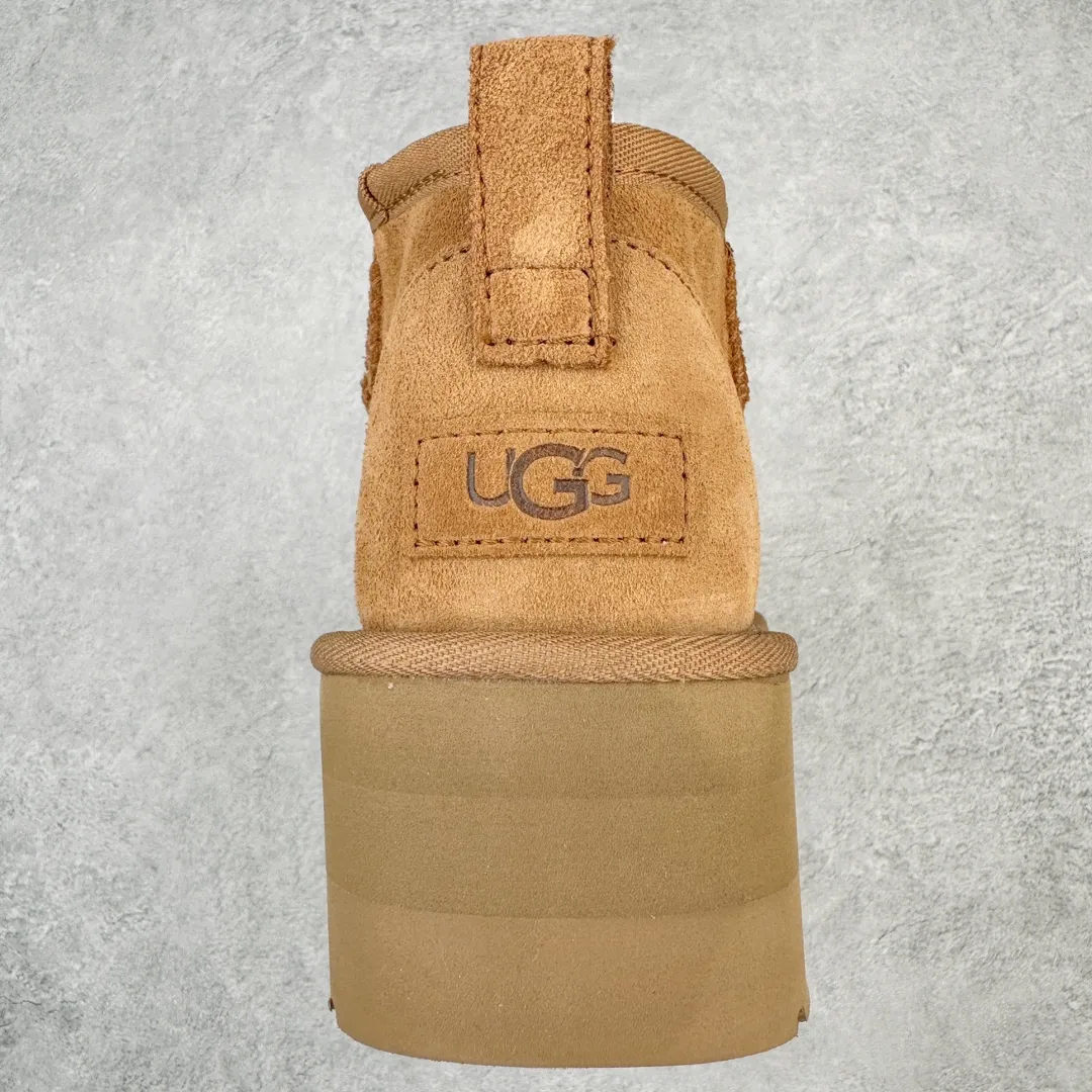 Pick up locally💰520 UGG 5092 Zhou Dongyu Mini thick-soled autumn and winter sheep fur integrated snow boots. All shoes are made from the same factory as ZP. Longfeng A-grade Australian imported sheep fur integrated women's boots. Brand OEM production line. Fully follow the ZP process. OEM original pattern maker. Adhering to the principle of no original shoes and no development selection. Pay attention to every detail. The most authentic version on the market. TREADLITE "Light Wing" technology outsole. Lightweight/durable/flexible/pile size: 35 36 37 38 39 40 41 42 Coding: by2936090